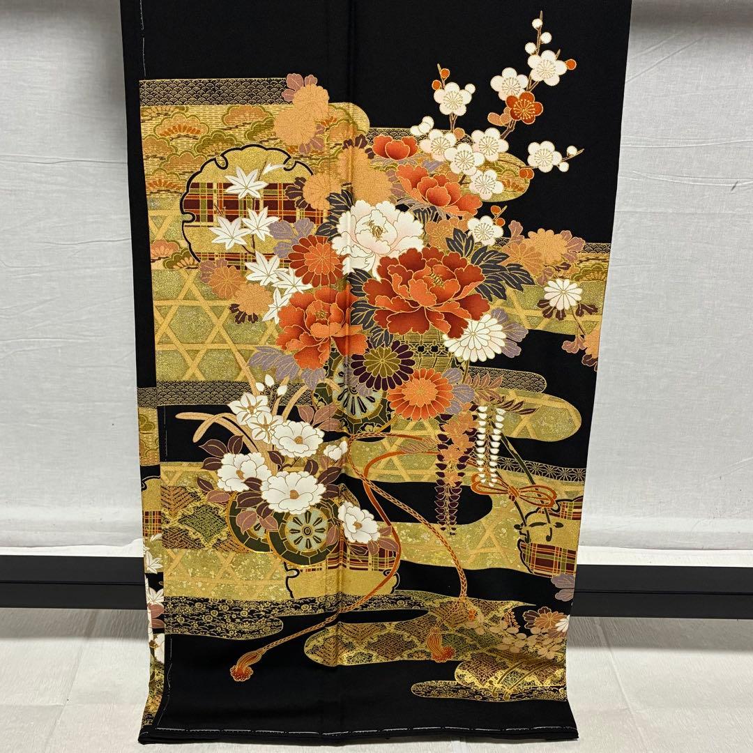 D71 黒留袖 花車 金駒刺繍 雪輪 正絹 着物 袷 しつけ糸付き未使用極美品