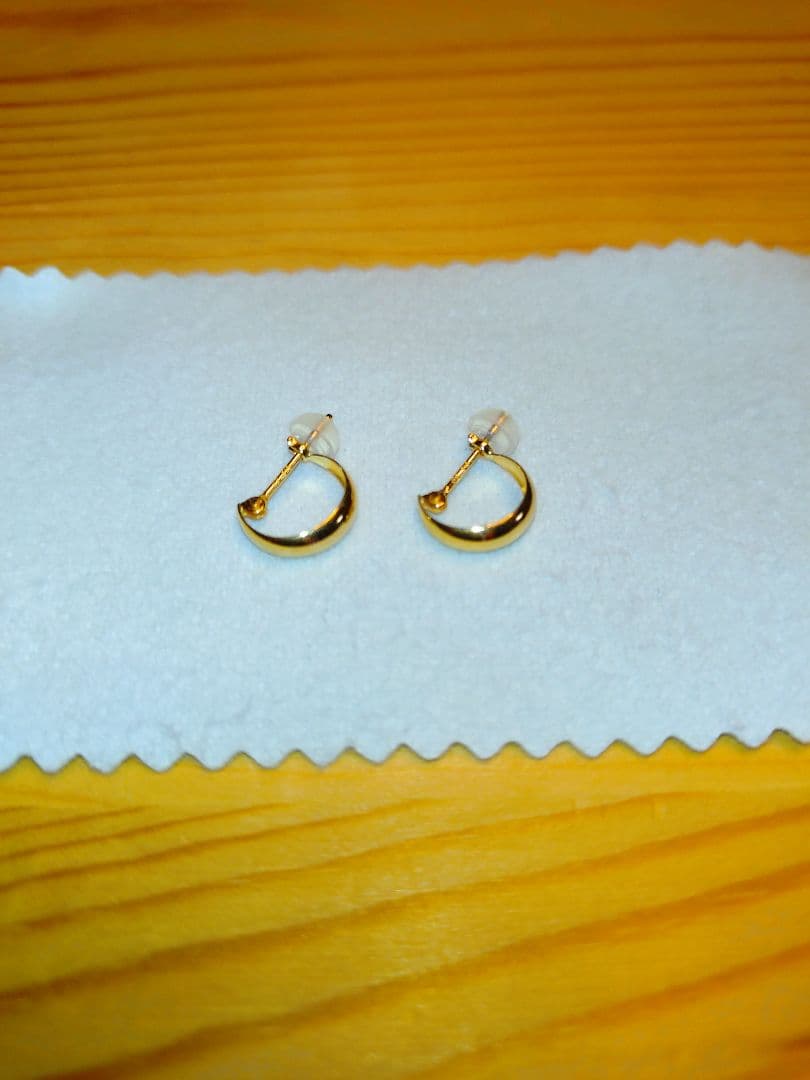 ４℃　K18イエローゴールド ピアス