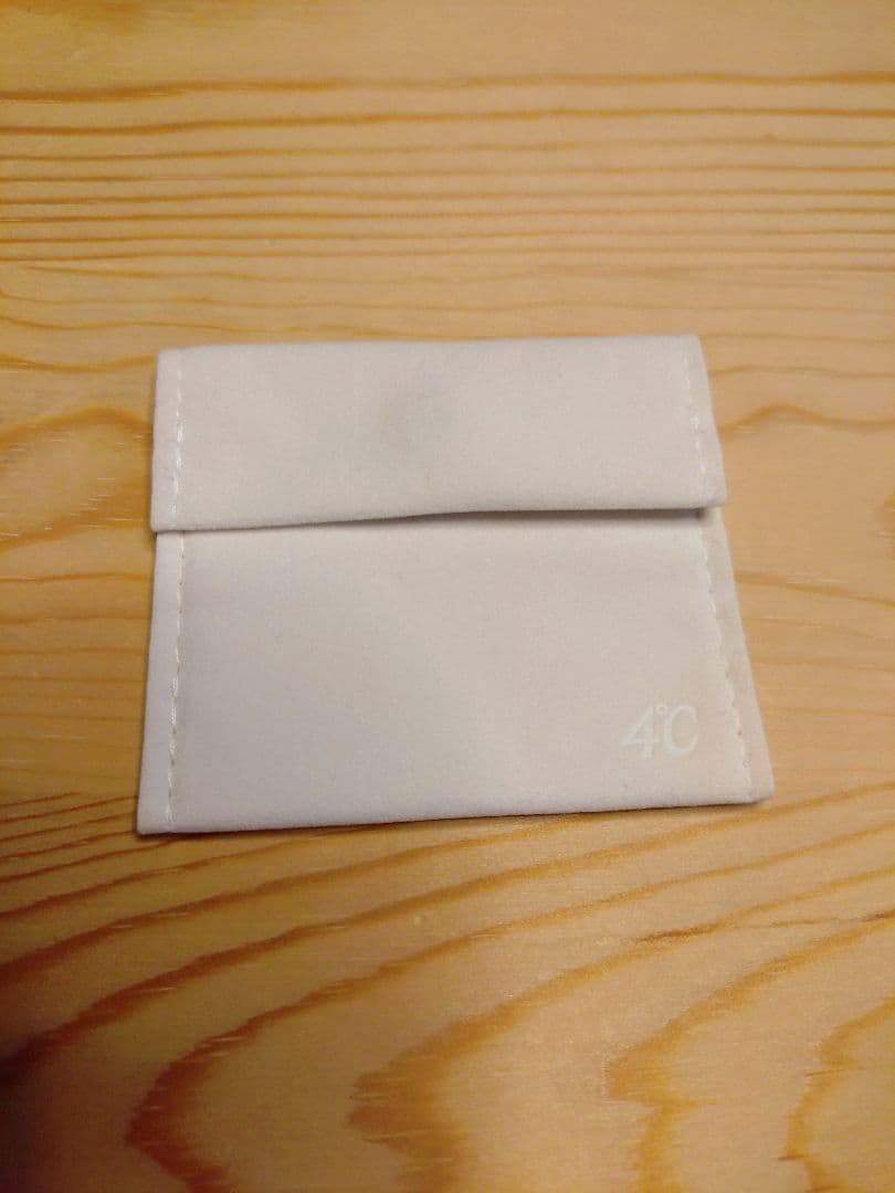 ４℃　K18イエローゴールド ピアス