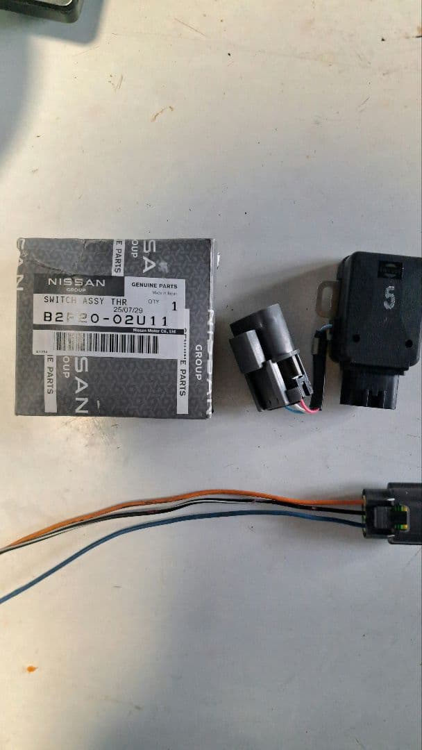 日産　ニッサン スロットルポジションセンサー