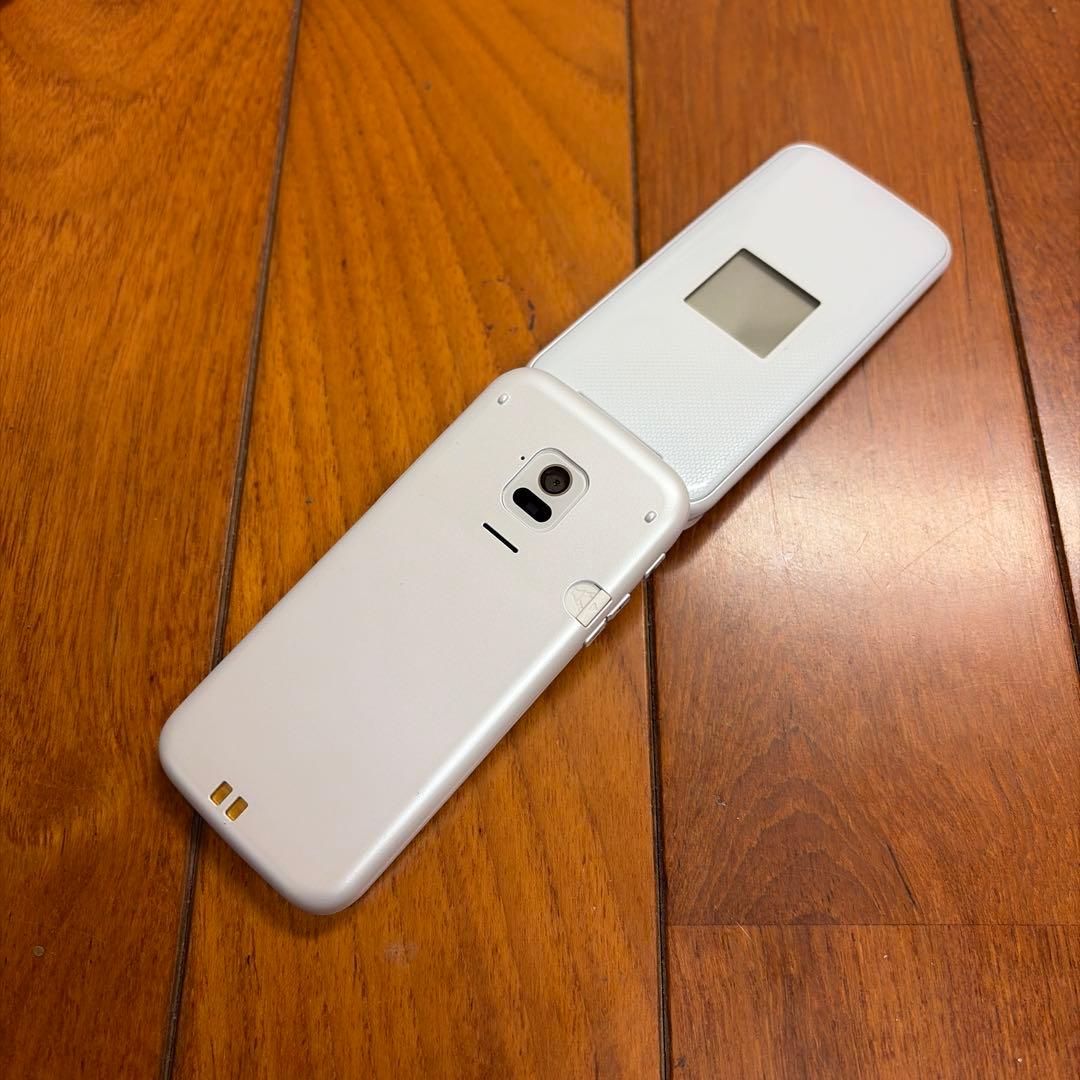 ⭐︎使用期間2ヶ月⭐︎docomo⭐︎らくらくホン⭐︎F-01M⭐︎ホワイト⭐︎