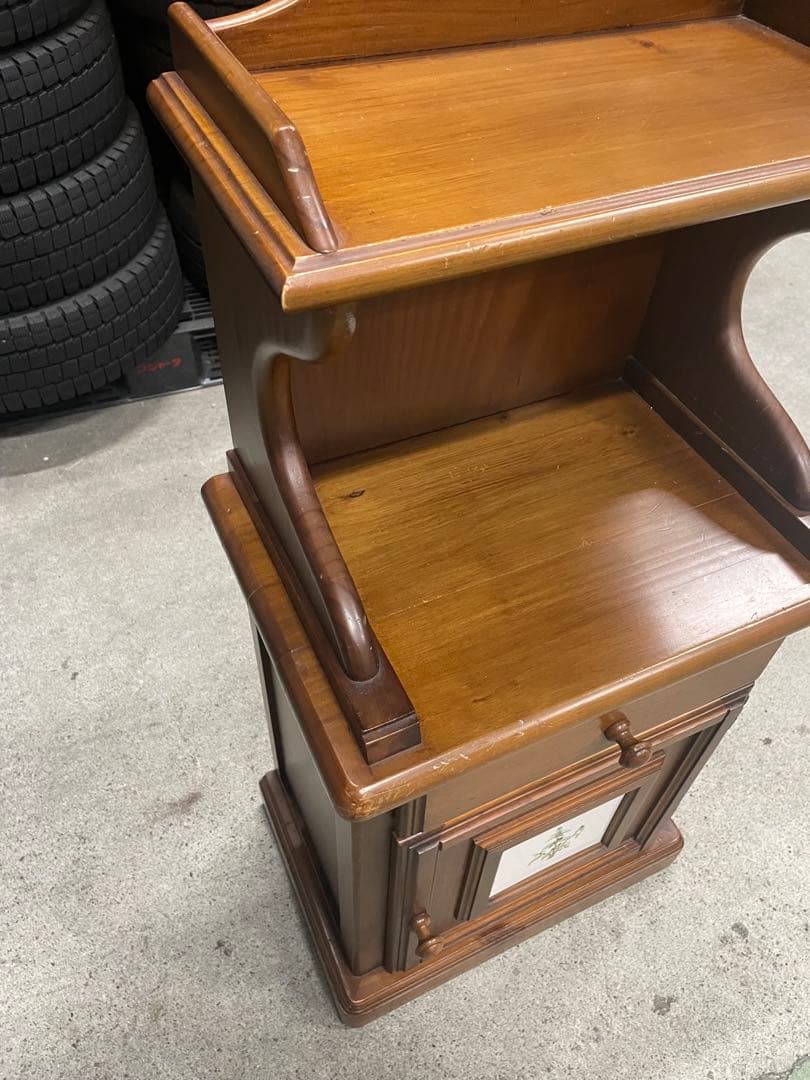 カントリー家具　アンティーク　木製ブラウンキャビネット