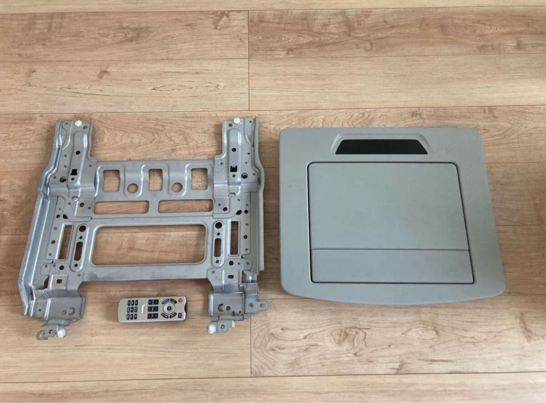 30系後期　アルファード、ベルファイア　純正リアフリップダウンモニターリモコン付