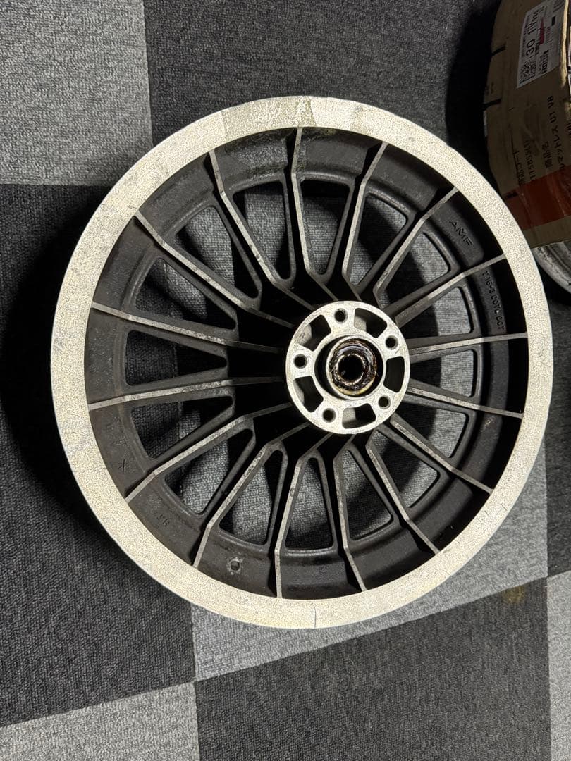 1982年式FLH ショベルヘッド　純正16インチキャストホイール前後セット