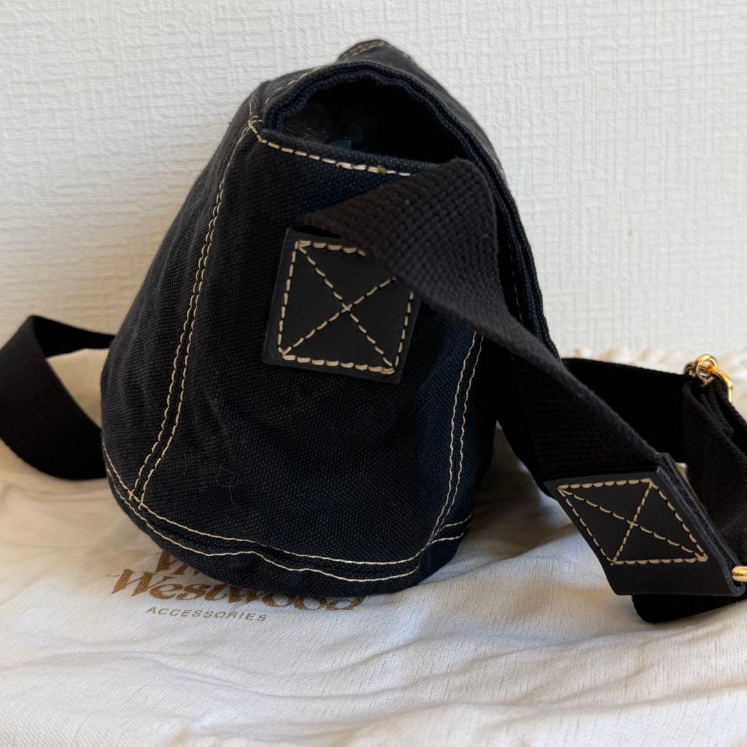 ヴィヴィアンウエストウッド　ショルダーバッグ　ゴールド金具　オーブ　内側総柄　黒