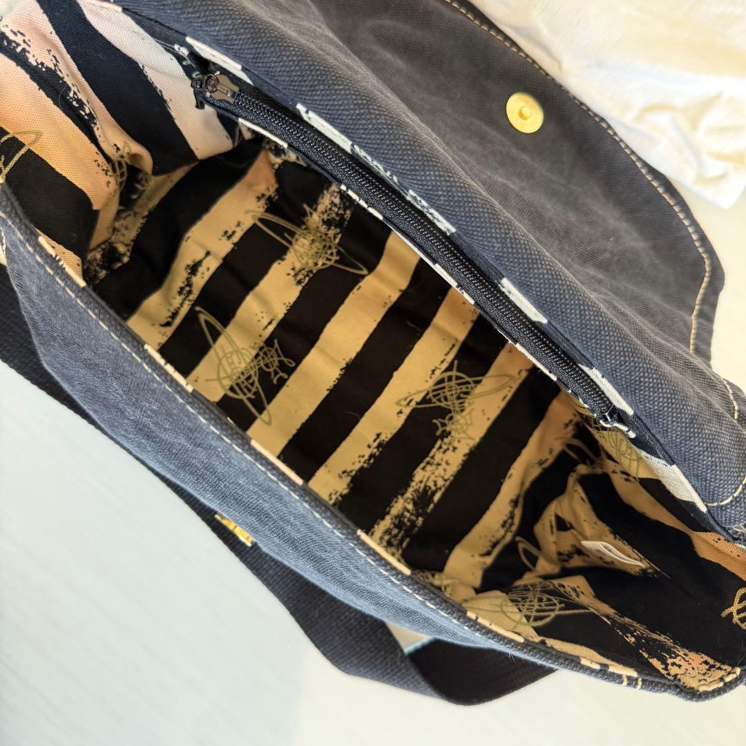 ヴィヴィアンウエストウッド　ショルダーバッグ　ゴールド金具　オーブ　内側総柄　黒