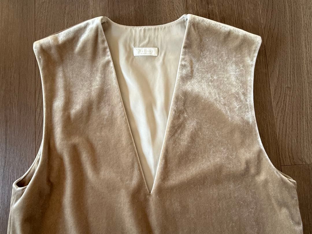 ぷぷり様　【未使用】Ballsey マットベロア Vネックベスト ライトベージュ