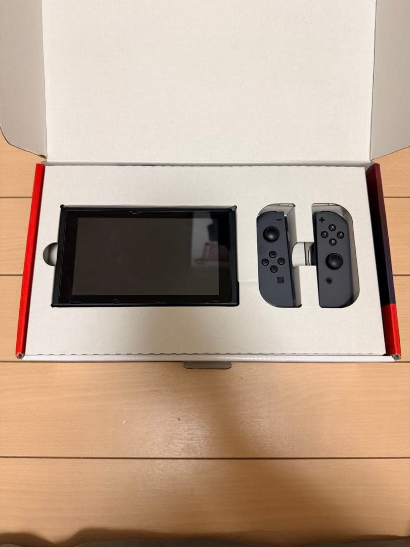【美品】Nintendo Switch 本体 グレー (ケース付き)