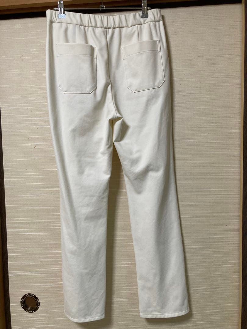 ビースリー　ケトレル　ストレートパンツ　アイボリー