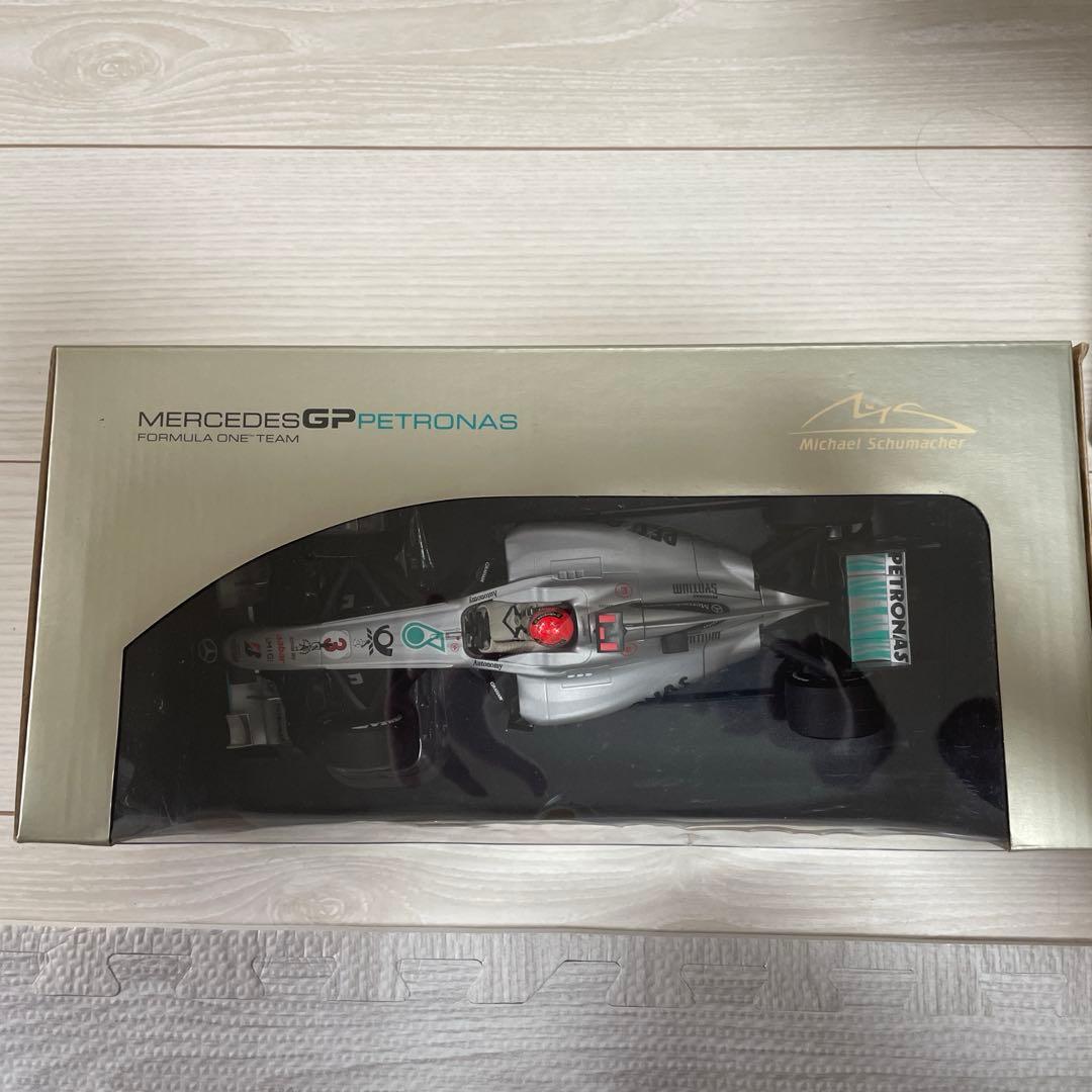 F1 ミニカー　1:18 Mercedes ミハエルシューマッハ