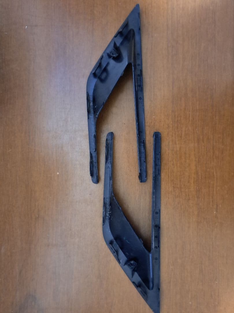 三菱デリカD5 フォグランプガーニッシュ