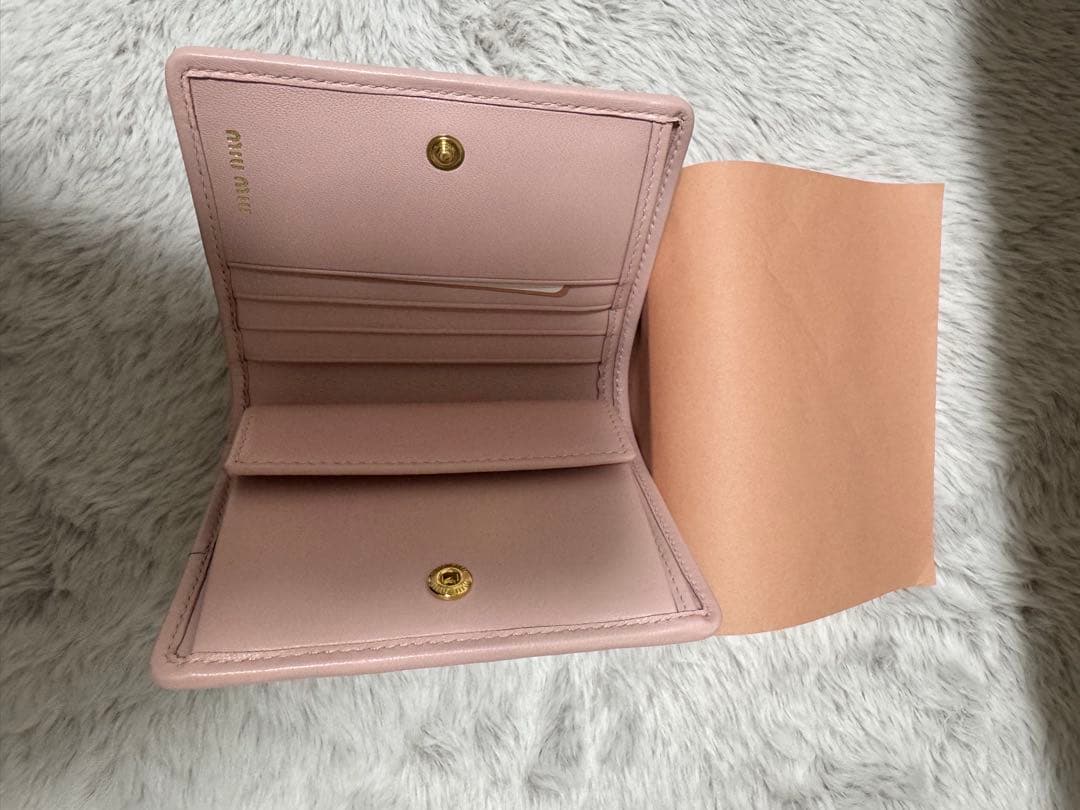 MIUMIUプリーツデザイン 二つ折り財布