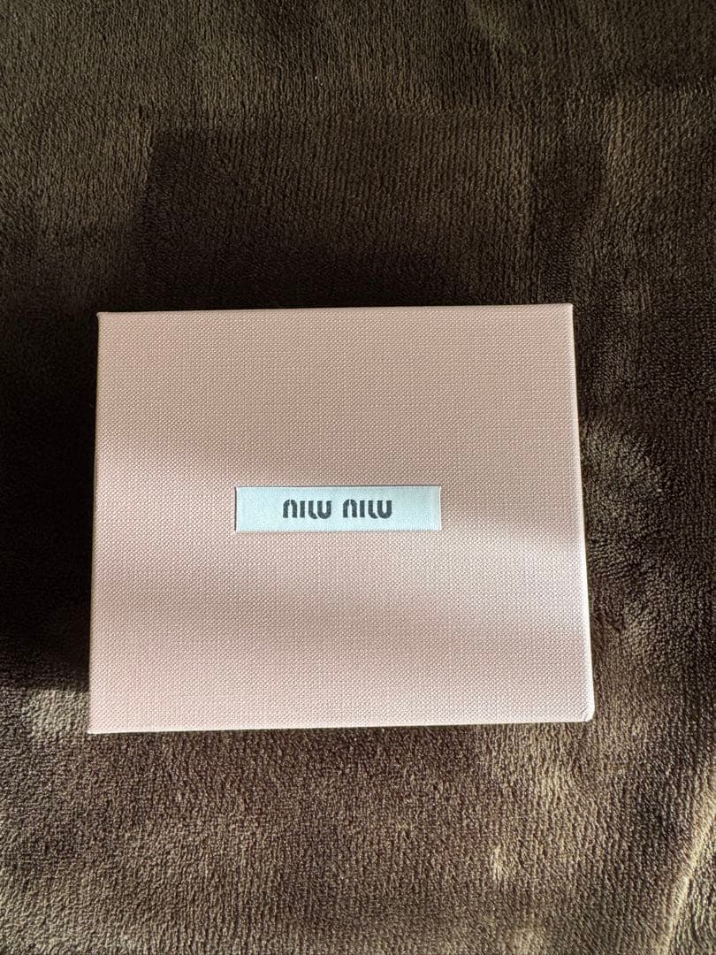 MIUMIUプリーツデザイン 二つ折り財布