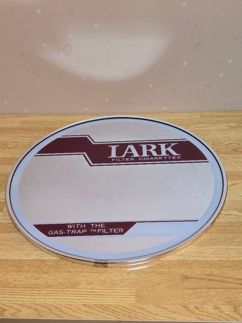 #676 LARK フィルタータバコ 壁掛け鏡