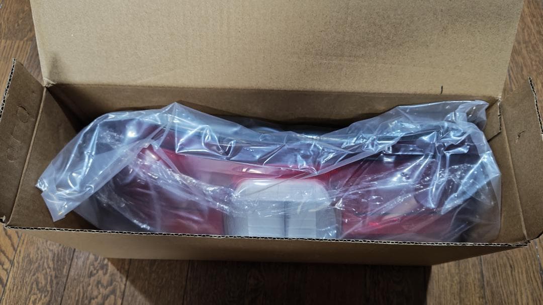 【新品未使用】サクシード プロボックス テールランプ 右側単品 R