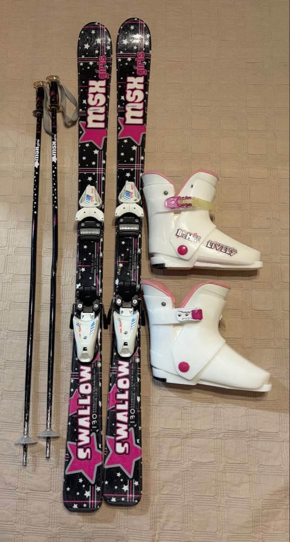ジュニアスキー一式　板130cm／ストック／ブーツ／ウェア上下140cm
