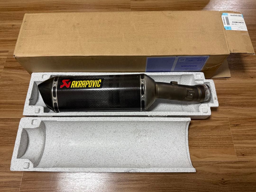 AKRAPOVIC カーボンマフラー(60.5π)