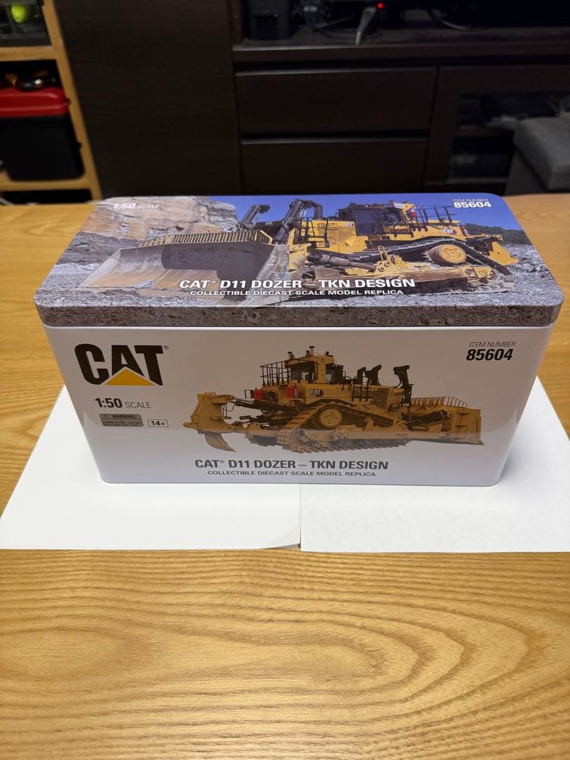 CAT D11 DOZER – TKN DESIGN 1:50スケール　建設機械