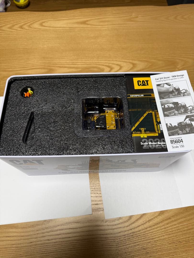 CAT D11 DOZER – TKN DESIGN 1:50スケール　建設機械