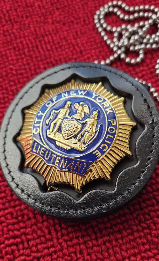 米国ポリスバッジ【NYPD ニューヨーク市警 警部補ランク】PFバッジホルダー付