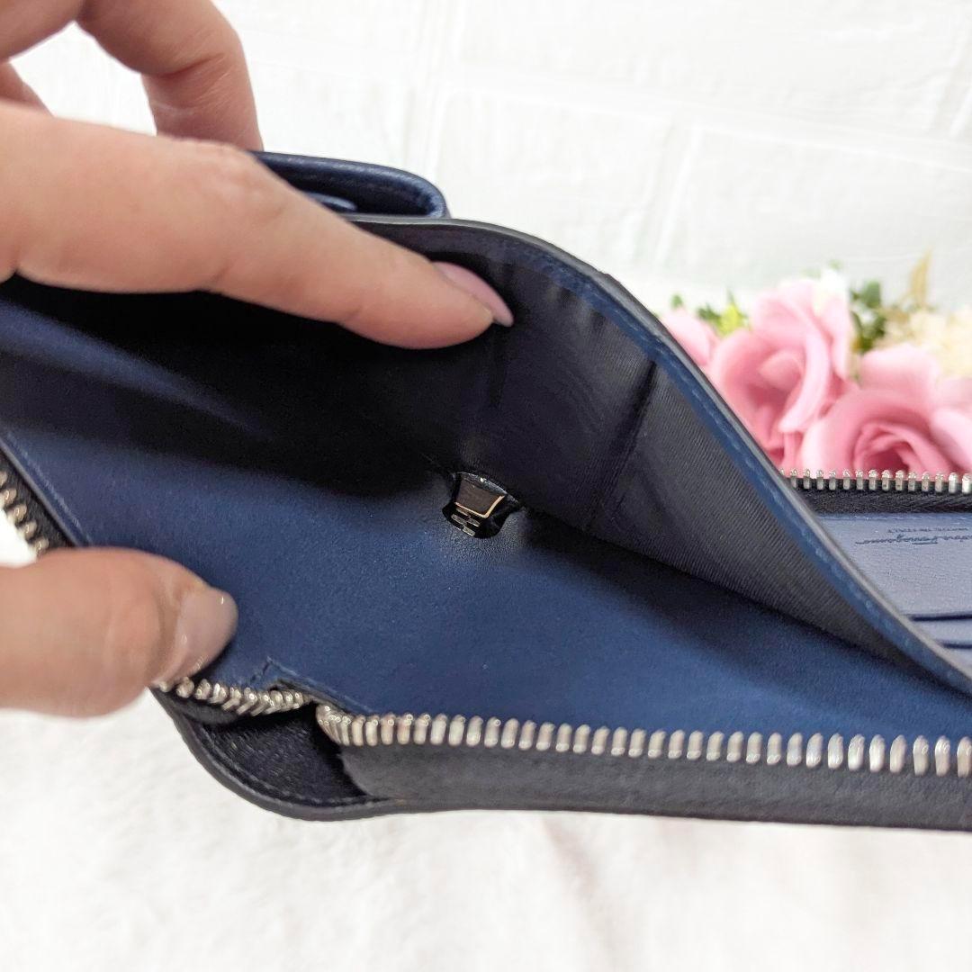 ✨極美品✨フェラガモ ダブルガンチーニ ラウンドファスナー 折り財布 レザー