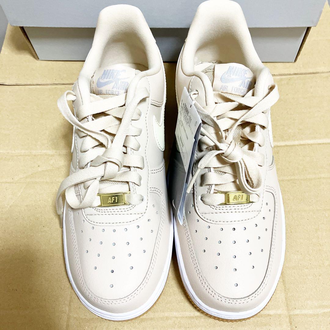 ⭐︎新品　NIKE エアフォース1 07 レディース　ウィメンズ　スニーカー