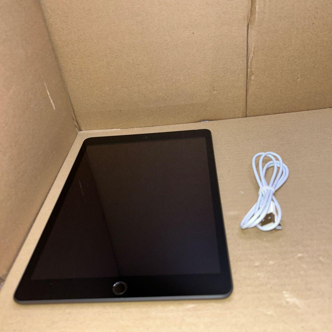 iPad (第８世代) Wi-Fi + セルラー　32GB スペースグレイ