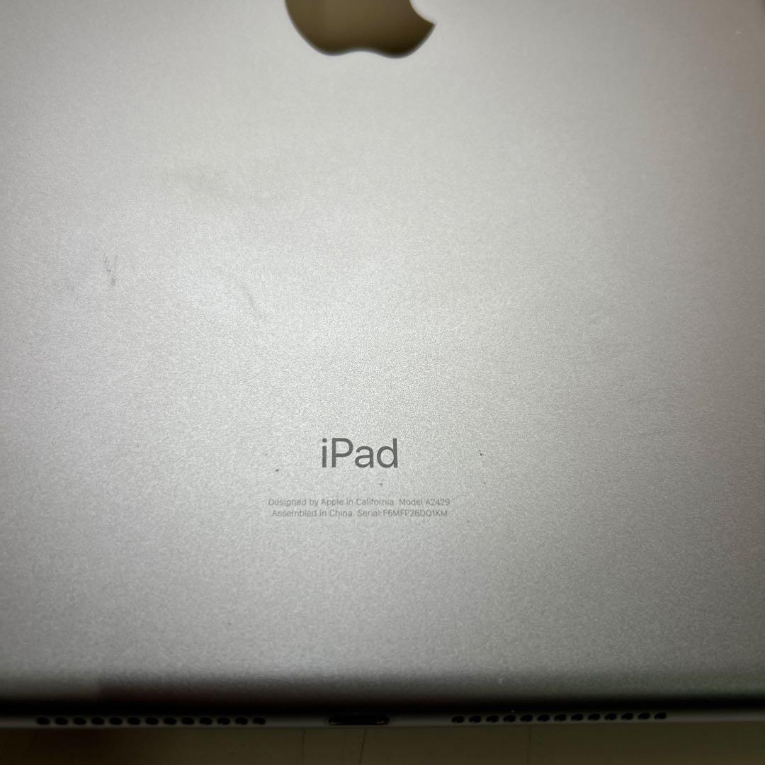 iPad (第８世代) Wi-Fi + セルラー　32GB スペースグレイ