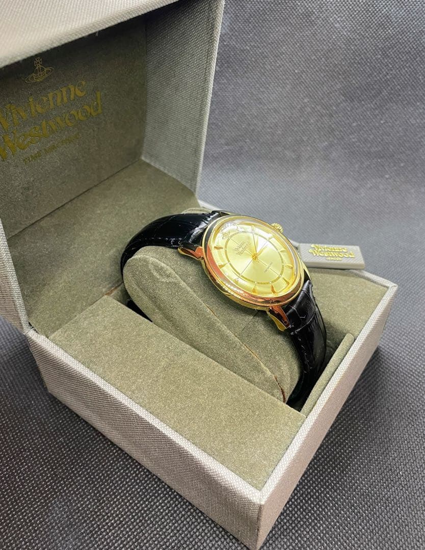 【美品】Vivienne Westwood レザー 腕時計 ケース＆保証書付き