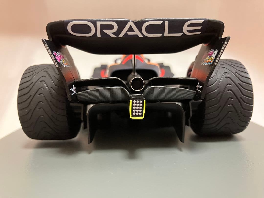 O⑮ 1/18 スパーク製 レッドブルRB18 No.1 2022日本GP 優勝