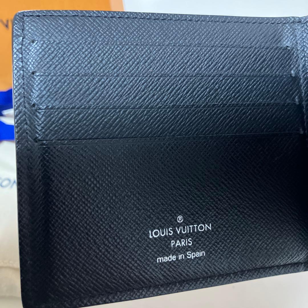 LOUIS VUITTON エピレザー 二つ折り財布 黒