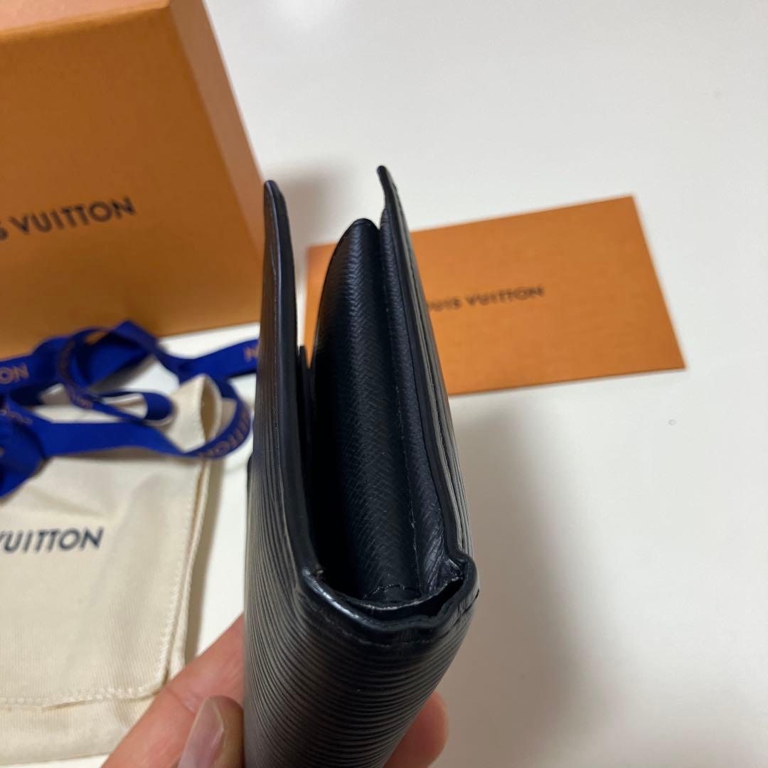 LOUIS VUITTON エピレザー 二つ折り財布 黒