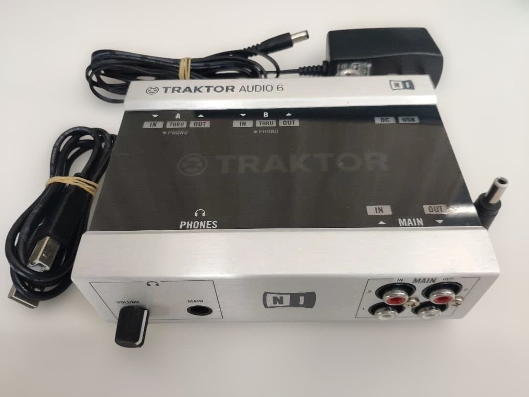TRAKTOR AUDIO 6 オーディオインターフェイス 本体 DVS
