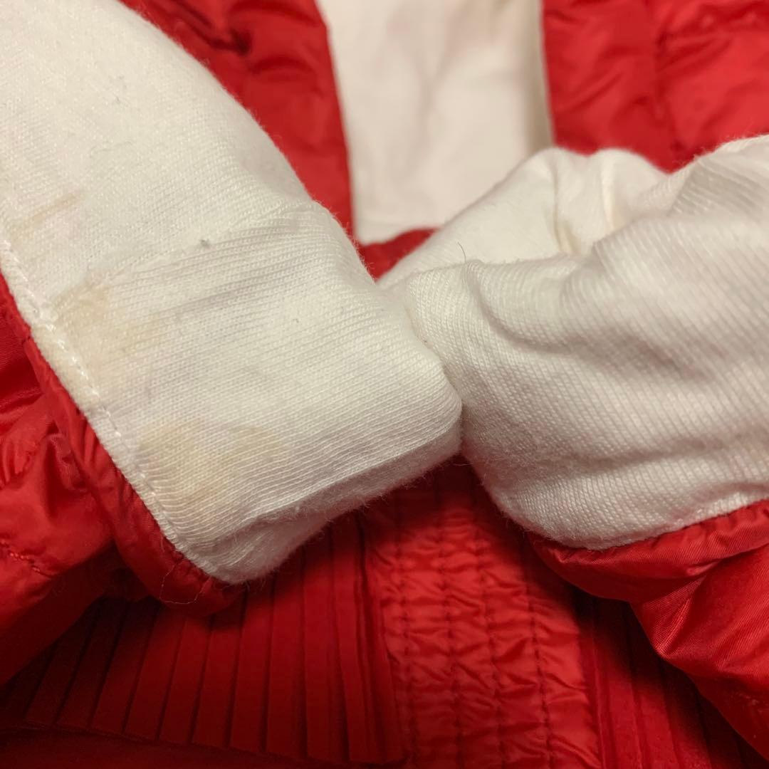 Moncler 赤いダウンジャケット