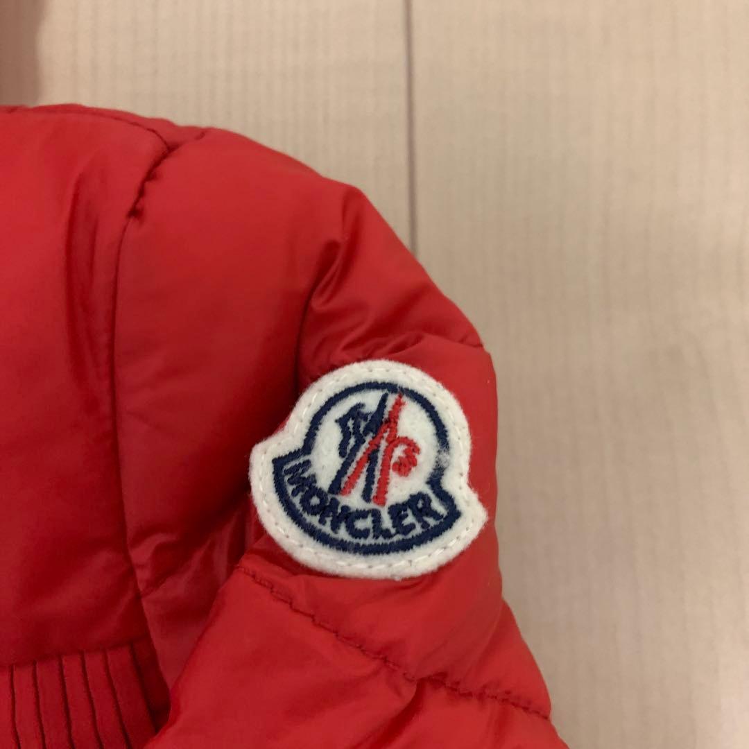 Moncler 赤いダウンジャケット