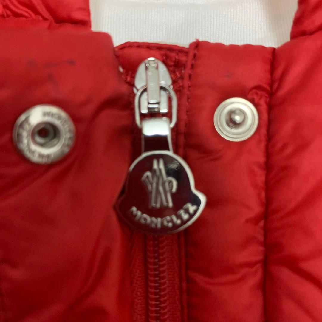 Moncler 赤いダウンジャケット