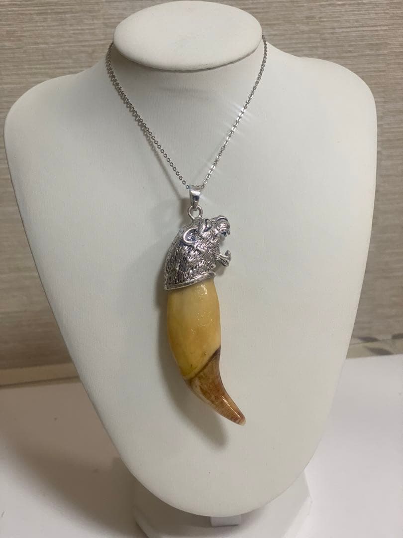 熊牙　熊歯　熊の牙　ネックレス　キーホルダー　新作　送料無料