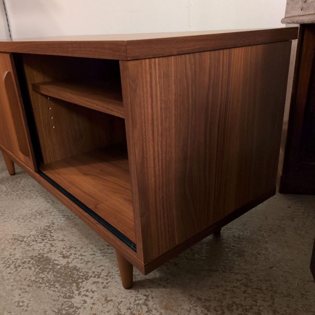 木製シンプル キャビネット 引き戸式 テレビボード シェルフ