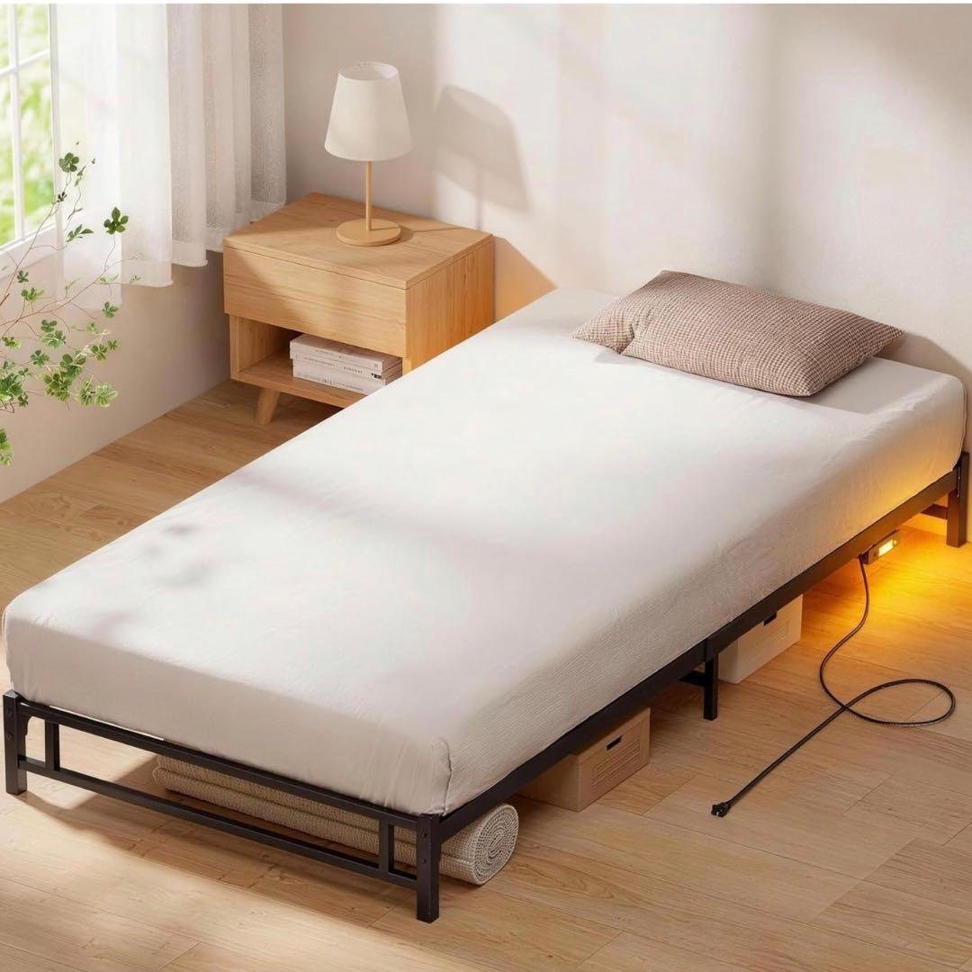 ベッドフレーム　シングル　ローベッド　ライト　コンセント　組み立て簡単　ブラック