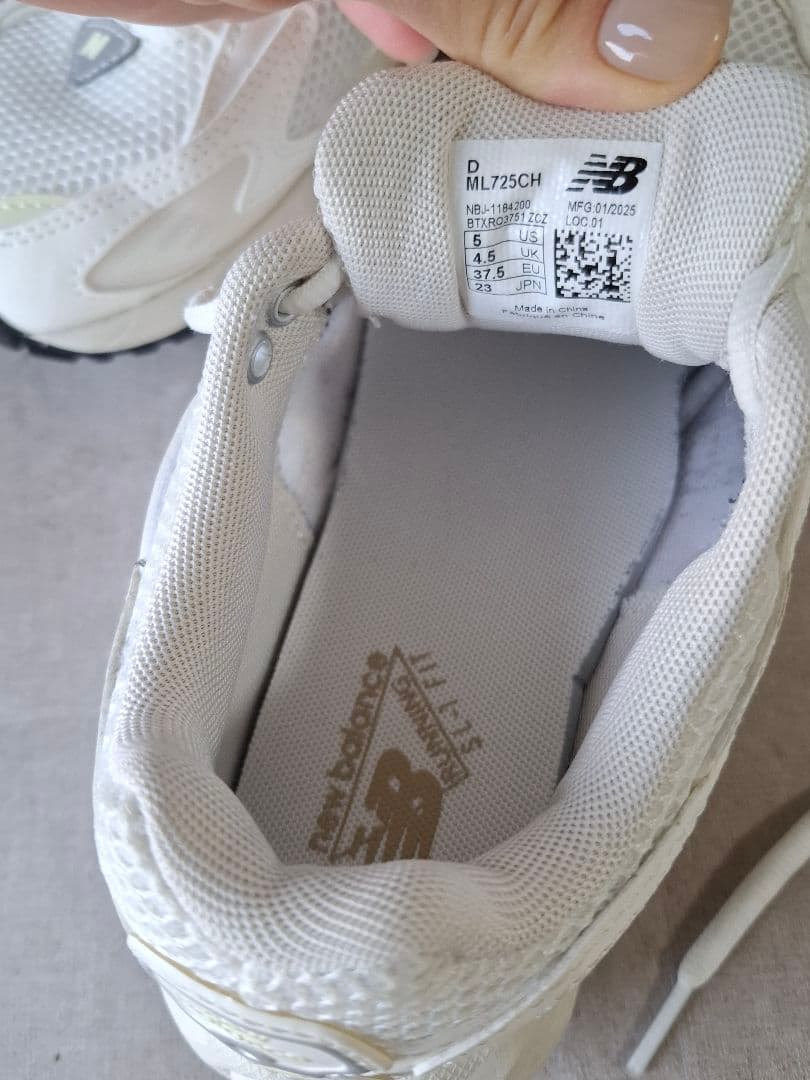 【美品】NewBalance ML725CH ホワイト　23cm