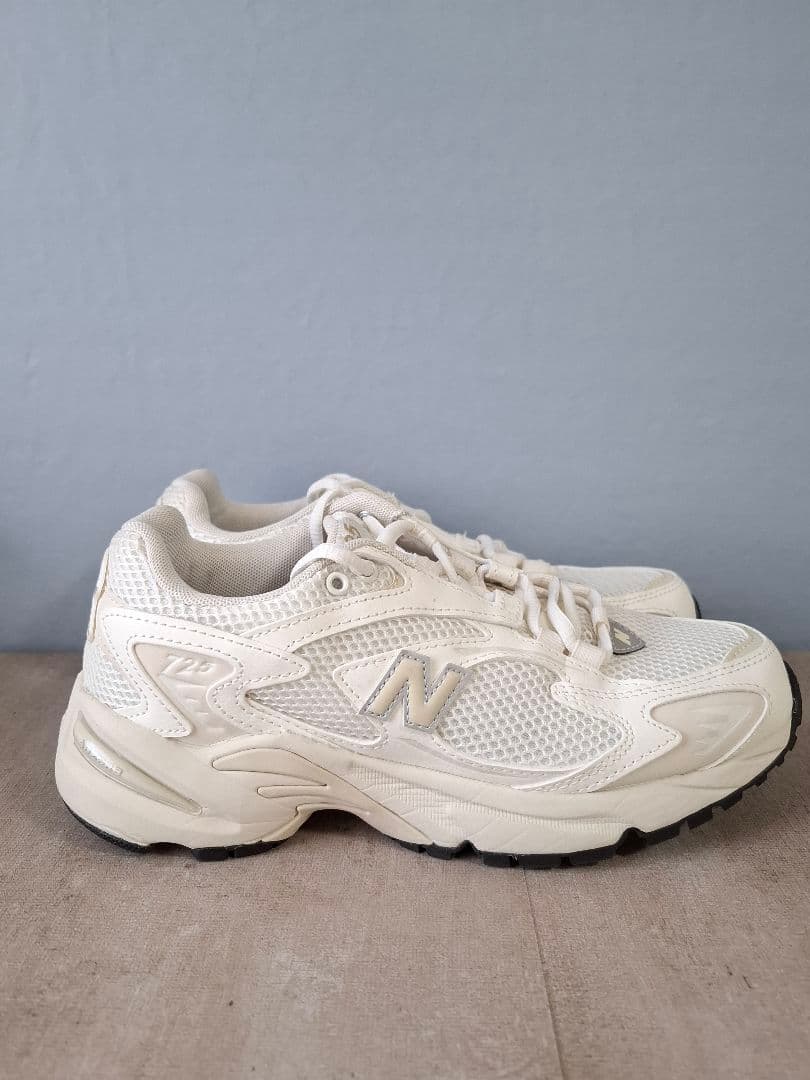 【美品】NewBalance ML725CH ホワイト　23cm