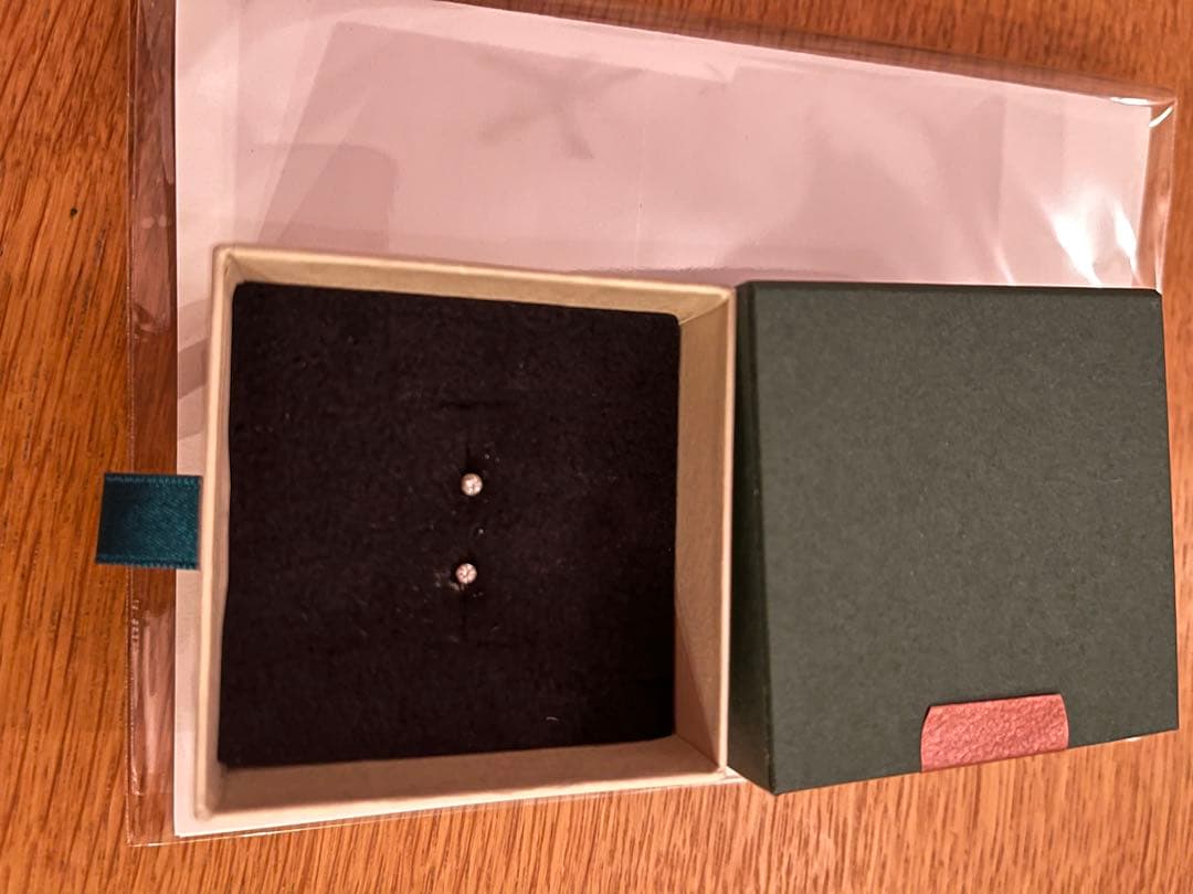 hibinoi チタンピアス　ダイヤモンド