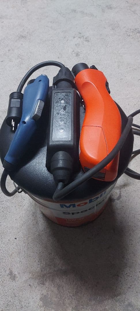 kenken24プリウスphv 純正充電ケーブル最終価格。