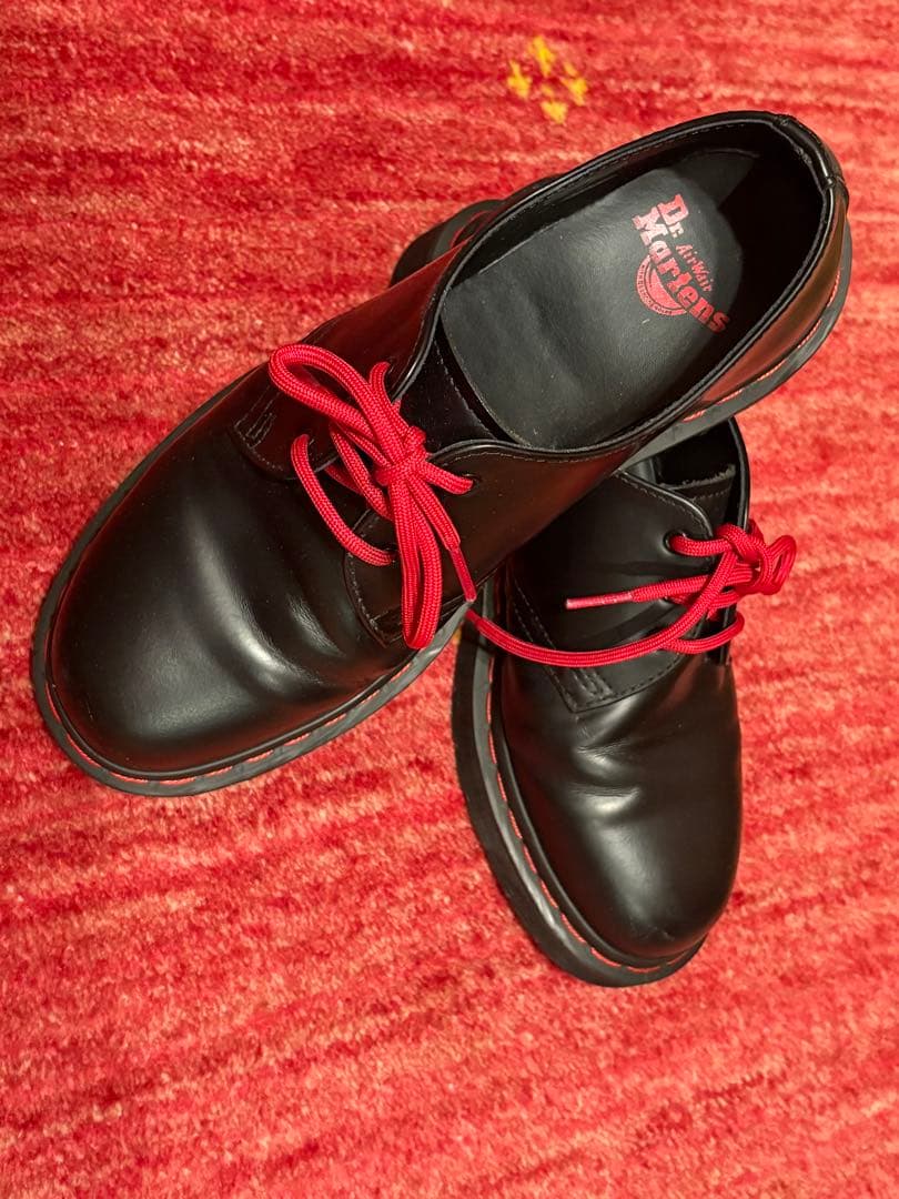 ドクターマーチン　3ホール赤ステッチ