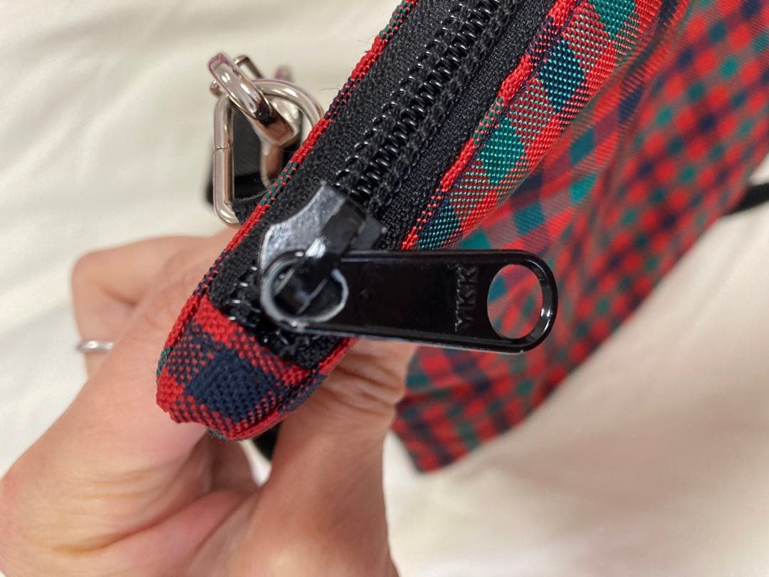 ゆ*ー様 ファミリア　サコッシュ　赤チェック