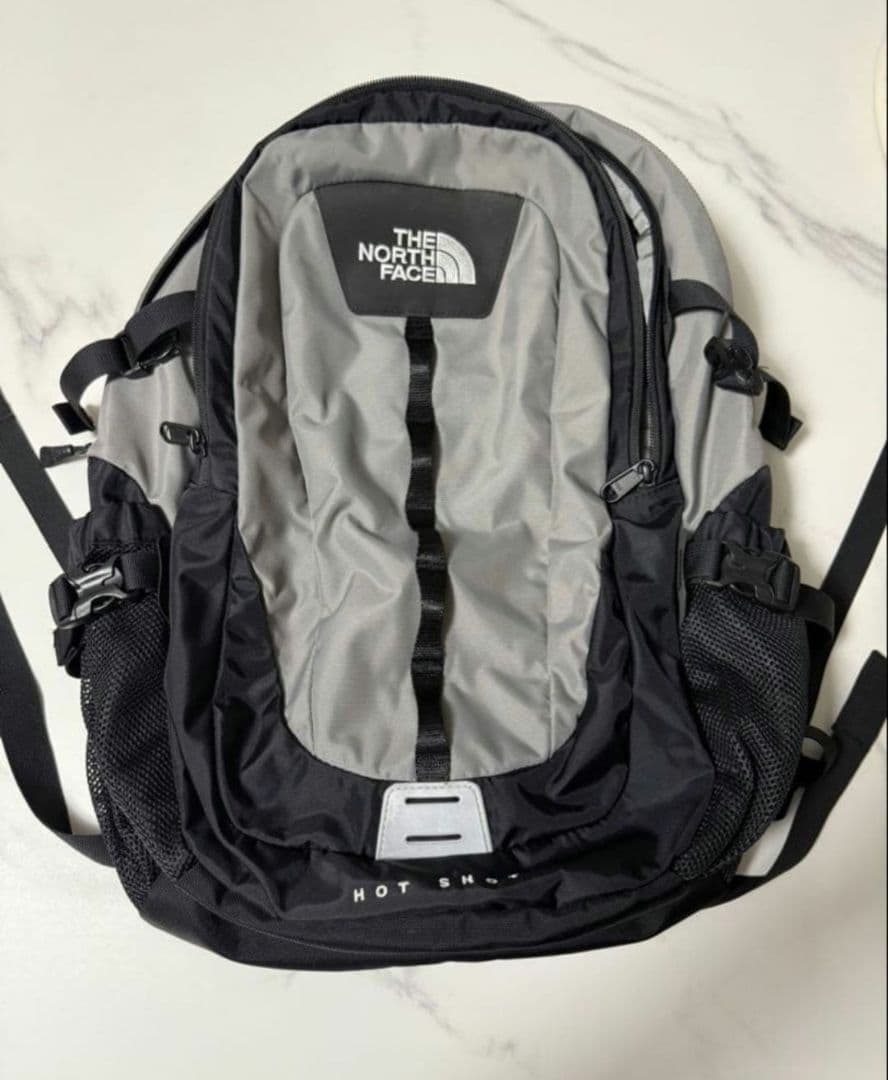 美品 THE NORTH FACE HOT SHOT グレー