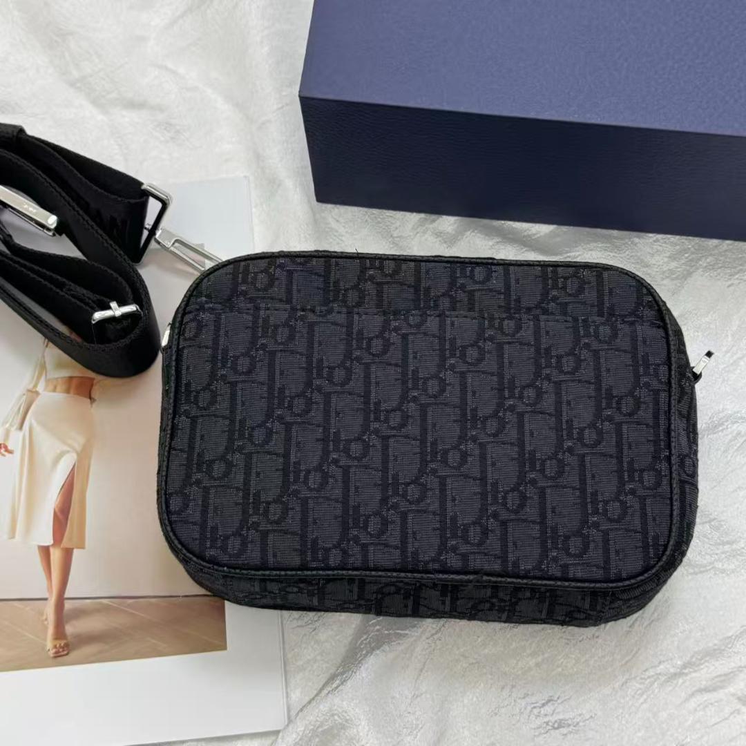 本日発送ダークグレー ロゴ入り ショルダーバッグ