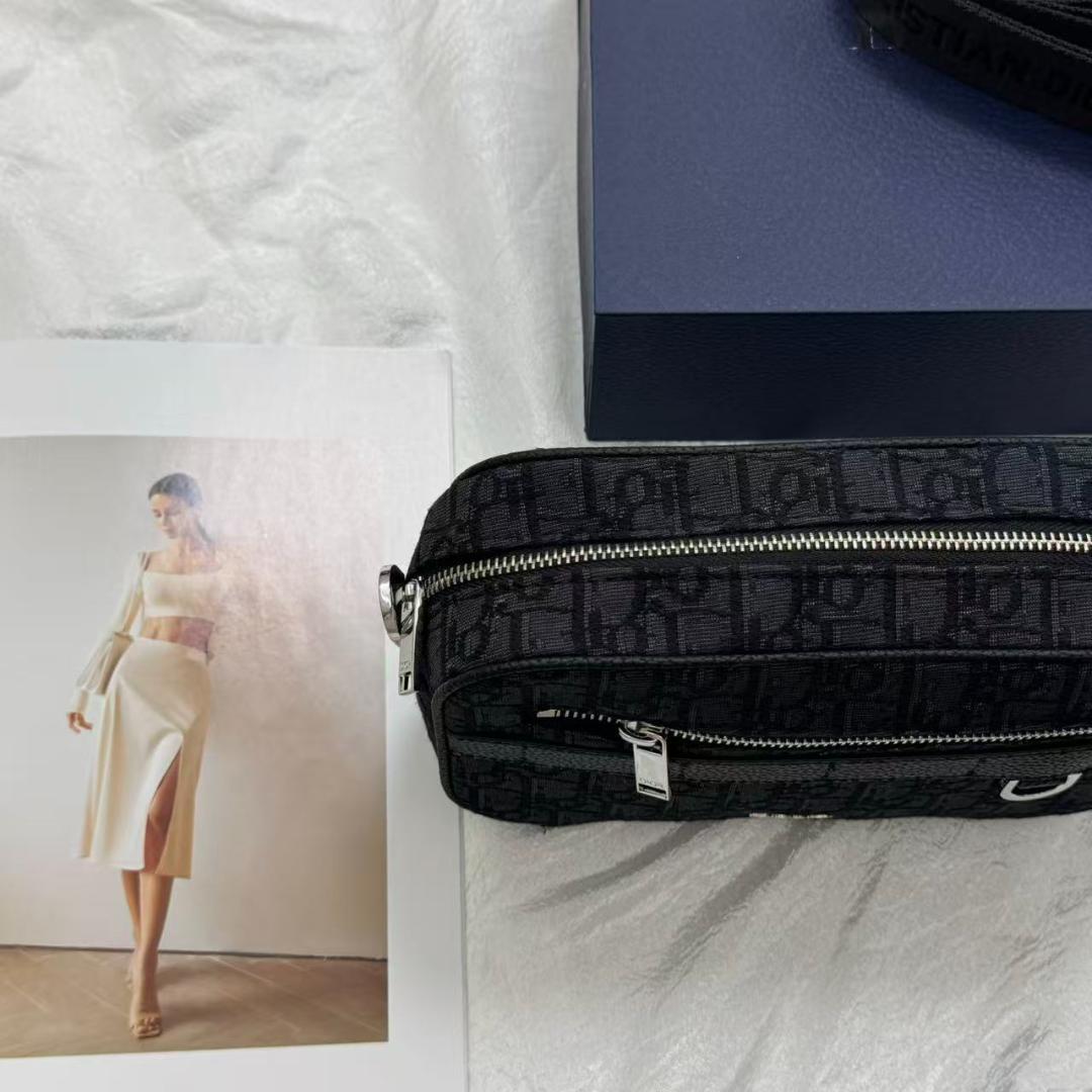 本日発送ダークグレー ロゴ入り ショルダーバッグ