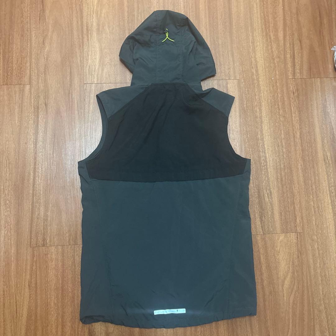 Nike Running フード付き　ナイロンベスト　ドローコード