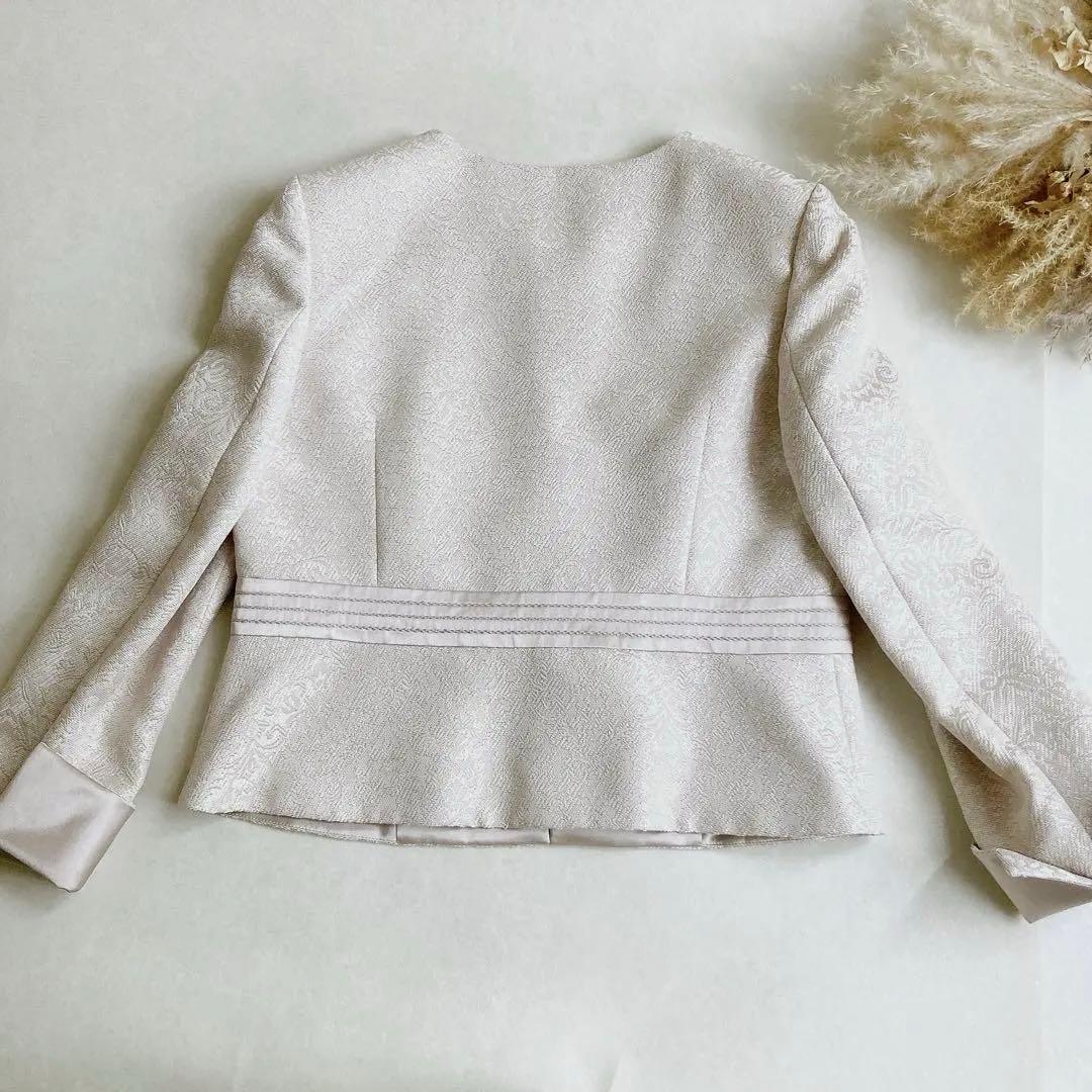 【美品】ソワールドルチェ ジャガード ノーカラーペプラムジャケット ベージュ L